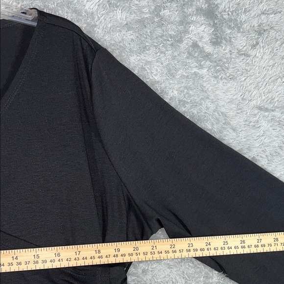 Elegant Black Long Sleeve Wrap Dress - Picture 6 of 10